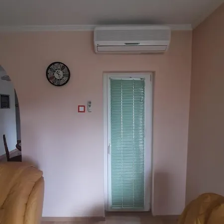 Ajla Apartman *