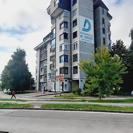 Ajla Apartman *
